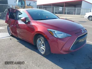 2016 Scion iA z VIN 3MYDLBZV8GY115501, wystawiony jako IAAI lot #40787802 z przebiegiem 184 833 mil mil oraz . Historia ofert i sprzedaży dostępna na DreamBid. Obrazek 1.