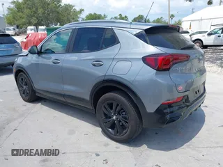 2025 Buick Encore GX Sport Touring с VIN KL4AMDSL7SB038317, выставлен на аукционе IAAI как лот 42151204 с пробегом 10 917 миль миль и . История ставок и продаж доступна на DreamBid. Изображение 3.