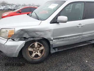 2007 Honda Pilot EX with VIN 2HKYF184X7H511937, listed as a IAAI auction lot 40992172 with 250,940 mi miles. Bid and sale history available at carsss.com. Image 6.