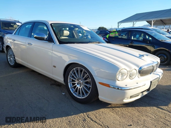 2007 Jaguar XJ with VIN SAJWA71B17SH12746, listed as a IAAI auction lot 41401422 with 99,735 mi miles. Bid and sale history available at carsss.com. Image 1.