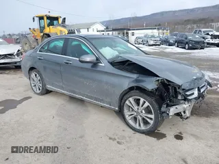 2018 Mercedes-Benz C 300 z VIN 55SWF4KB6JU275369, wystawiony jako IAAI lot #41639031 z przebiegiem 83 580 mil mil oraz . Historia ofert i sprzedaży dostępna na DreamBid. Obrazek 1.