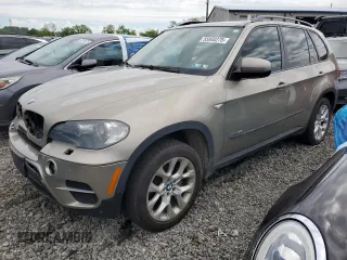 2011 BMW X5 35i z VIN 5UXZV4C53BL739676, wystawiony jako Copart lot #55950275 z przebiegiem 141 419 mil mil oraz Szkoda całkowita • Salvage title. Historia ofert i sprzedaży dostępna na DreamBid. Obrazek 1.