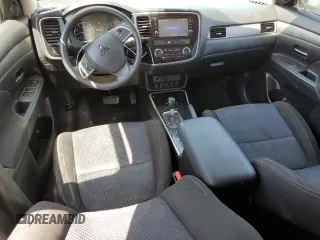 2018 Mitsubishi Outlander ES z VIN JA4AD2A39JJ001778, wystawiony jako Copart lot #52923235 z przebiegiem 136 549 mil mil oraz Szkody całkowita. Historia ofert i sprzedaży dostępna na DreamBid. Obrazek 8.