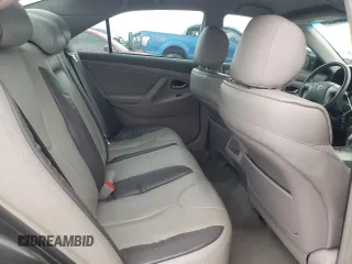 2011 Toyota Camry LE z VIN 4T4BF3EK3BR110153, wystawiony jako Copart lot #61950455 z przebiegiem 414 223 mil mil oraz Czysty tytuł • Clean title. Historia ofert i sprzedaży dostępna na DreamBid. Obrazek 10.