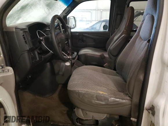2005 Chevrolet Express Passenger with VIN 1GAHG39U451202405, listed as a Copart auction lot 45713255 with 488,178 mi miles and Salvage title. Bid and sale history available at DreamBid. Image 7.
