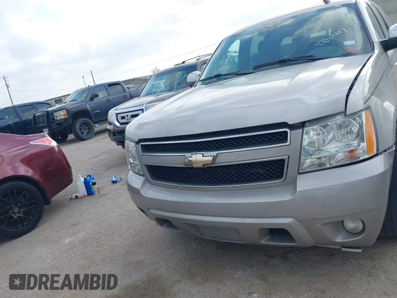 2009 Chevrolet Suburban LT w/2LT with VIN 1GNFC26039R234735, listed as a IAAI auction lot 42068617 with 263,534 mi miles. Bid and sale history available at carsss.com. Image 6.