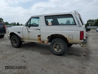 1996 Ford Bronco XL z VIN 1FMEU15N7TLB20204, wystawiony jako Copart lot #58887615 z przebiegiem 214 944 mil mil oraz Czysty tytuł • Clean title. Historia ofert i sprzedaży dostępna na DreamBid. Obrazek 2.