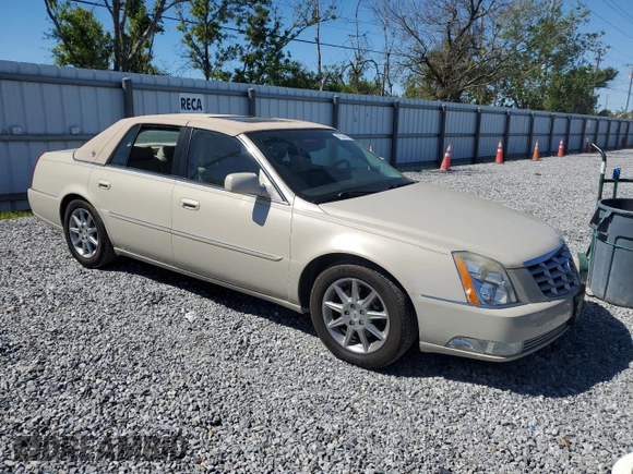 2011 Cadillac DTS Luxury Collection z VIN 1G6KD5E67BU127088, wystawiony jako Copart lot #49384405 z przebiegiem 90 425 mil mil oraz Szkoda całkowita • Salvage title. Historia ofert i sprzedaży dostępna na DreamBid. Obrazek 4.
