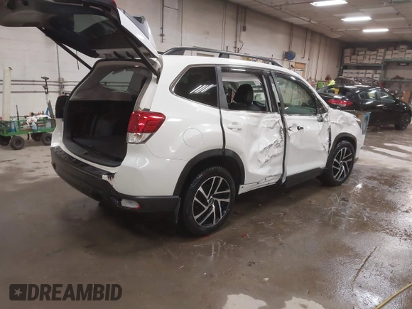 2019 Subaru Forester Limited with VIN JF2SKAUC3KH526772, listed as a IAAI auction lot 41769522 with 35,688 mi miles. Bid and sale history available at carsss.com. Image 4.