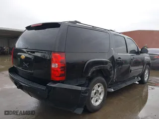2013 Chevrolet Suburban LT with VIN 1GNSKJE71DR308480, listed as a IAAI auction lot 41695090 with 129,000 mi miles. Bid and sale history available at carsss.com. Image 4.