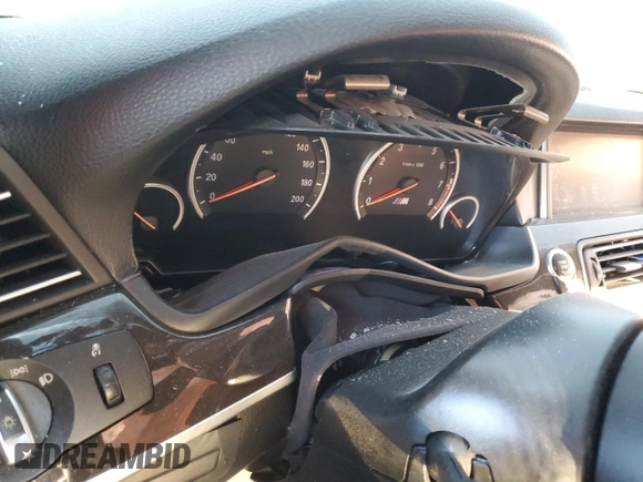 2014 BMW M5 z VIN WBSFV9C57ED593159, wystawiony jako Copart lot #87475634 z przebiegiem Nie podano mil oraz Szkody całkowita. Historia ofert i sprzedaży dostępna na DreamBid. Obrazek 9.