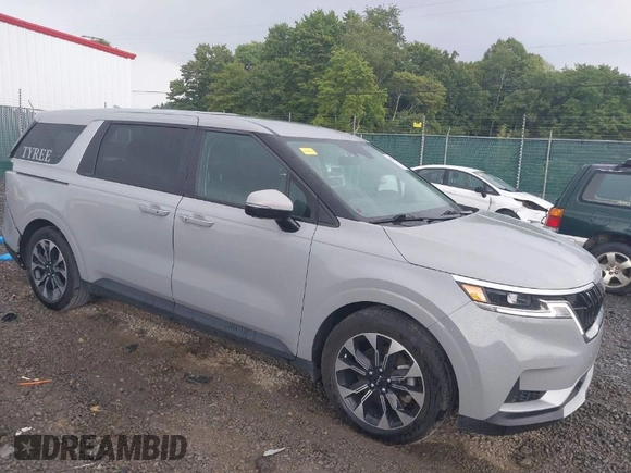2024 Kia Carnival EX with VIN KNDNC5H31R6377648, listed as a IAAI auction lot 40124659 with 14,386 mi miles and . Bid and sale history available at DreamBid. Image 1.