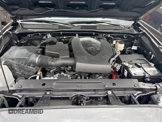 2023 Toyota Tacoma SR5 z VIN 3TMAZ5CN2PM196688, wystawiony jako Copart lot #58993285 z przebiegiem 4331 mil mil oraz Szkody całkowita. Historia ofert i sprzedaży dostępna na DreamBid. Obrazek 7.