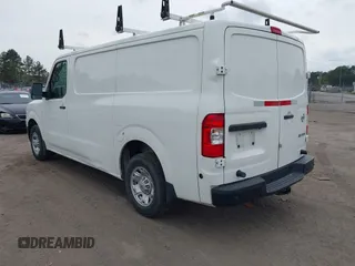 2020 Nissan NV Cargo SV z VIN 1N6BF0KM7LN809782, wystawiony jako IAAI lot #41962006 z przebiegiem 113 670 mil mil oraz . Historia ofert i sprzedaży dostępna na DreamBid. Obrazek 3.