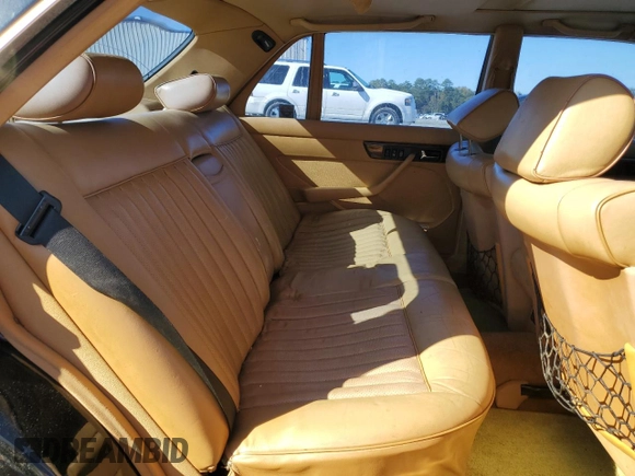 1988 Mercedes-Benz 560 with VIN WDBCA39D8JA407186, listed as a Copart auction lot 80227564 with 139,243 mi miles and Clean Title. Bid and sale history available at DreamBid. Image 10.