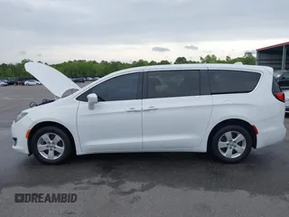 2020 Chrysler Pacifica Touring with VIN 2C4RC1FG4LR135808, listed as a IAAI auction lot 41932205 with 152,073 mi miles and . Bid and sale history available at DreamBid. Image 14.