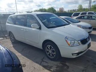 2014 Kia Sedona LX with VIN KNDMG4C75E6545483, listed as a IAAI auction lot 42166152 with 121,827 mi miles and . Bid and sale history available at carsss.com. Image 1.