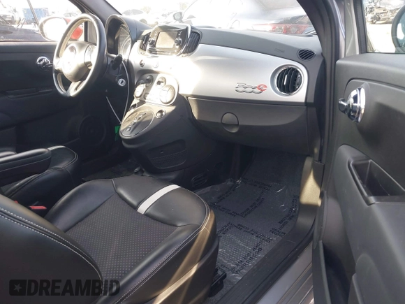 2016 FIAT 500e z VIN 3C3CFFGE0GT221907, wystawiony jako IAAI lot #41450429 z przebiegiem 84 083 mil mil oraz . Historia ofert i sprzedaży dostępna na DreamBid. Obrazek 5.
