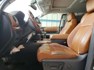 2017 Toyota Tundra Platinum z VIN 5TFAY5F10HX613975, wystawiony jako Copart lot #49817215 z przebiegiem 129 735 mil mil oraz Szkoda całkowita • Salvage title. Historia ofert i sprzedaży dostępna na DreamBid. Obrazek 7.