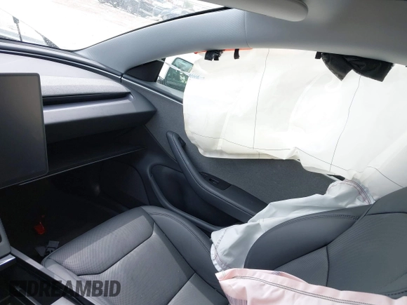 2024 Tesla Model 3 z VIN 5YJ3E1EAXRF853350, wystawiony jako IAAI lot #41946954 z przebiegiem Nie podano mil oraz . Historia ofert i sprzedaży dostępna na DreamBid. Obrazek 5.