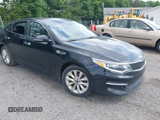 2018 Kia Optima S z VIN 5XXGT4L37JG264870, wystawiony jako IAAI lot #42530574 z przebiegiem 153 870 mil mil oraz . Historia ofert i sprzedaży dostępna na DreamBid. Obrazek 1.