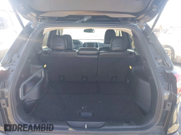 2018 Jeep Cherokee Latitude Plus with VIN 1C4PJMLB0JD507197, listed as a IAAI auction lot 41360448 with 61,877 mi miles and . Bid and sale history available at carsss.com. Image 8.