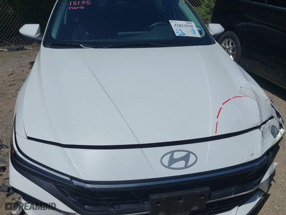 2025 Hyundai Elantra SEL Convenience with VIN KMHLS4DG1SU946668, listed as a IAAI auction lot 42013918 with 6,419 mi miles. Bid and sale history available at carsss.com. Image 12.