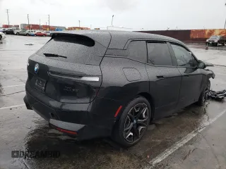 2024 BMW iX M60 z VIN WB533CF06RCR71038, wystawiony jako Copart lot #47573025 z przebiegiem Nie podano mil oraz Szkoda całkowita • Salvage title. Historia ofert i sprzedaży dostępna na DreamBid. Obrazek 3.