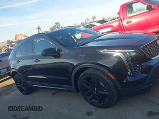 2019 Cadillac XT4 FWD Sport z VIN 1GYFZER43KF183181, wystawiony jako IAAI lot #41869141 z przebiegiem 25 539 mil mil oraz . Historia ofert i sprzedaży dostępna na DreamBid. Obrazek 13.
