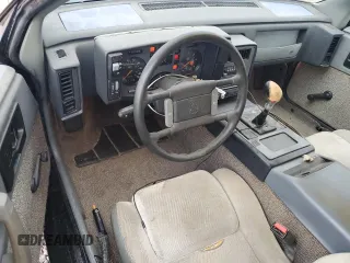 1988 Pontiac Fiero z VIN 1G2PE11R2JP223673, wystawiony jako Copart lot #57300235 z przebiegiem 154 598 mil mil oraz Tytuł czysty. Historia ofert i sprzedaży dostępna na DreamBid. Obrazek 8.