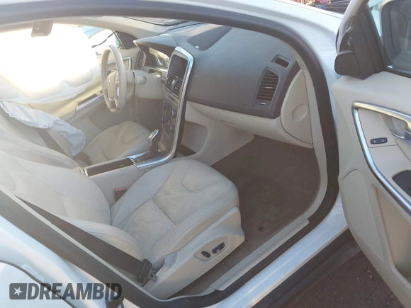2013 Volvo XC60 3.2L z VIN YV4952DLXD2385728, wystawiony jako IAAI lot #41157089 z przebiegiem 146 146 mil mil oraz . Historia ofert i sprzedaży dostępna na DreamBid. Obrazek 5.
