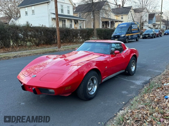 1978 Chevrolet Corvette z VIN 1Z87L8S437007, wystawiony jako Copart lot #89359805 z przebiegiem 84 490 mil mil oraz Czysty tytuł • Clean title. Historia ofert i sprzedaży dostępna na DreamBid. Obrazek 2.