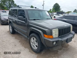 2006 Jeep Commander z VIN 1J8HG48NX6C357935, wystawiony jako IAAI lot #42121109 z przebiegiem 166 951 mil mil oraz . Historia ofert i sprzedaży dostępna na DreamBid. Obrazek 1.