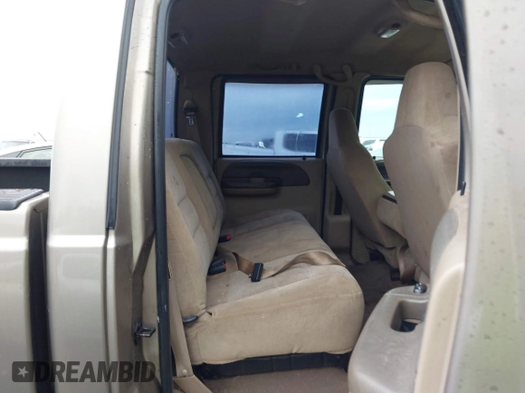 2003 Ford F-250 XL z VIN 1FTNW21L03EB30196, wystawiony jako IAAI lot #42399663 z przebiegiem 281 014 mil mil oraz . Historia ofert i sprzedaży dostępna na DreamBid. Obrazek 8.