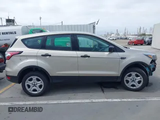 2018 Ford Escape S z VIN 1FMCU0F76JUA99595, wystawiony jako IAAI lot #42369434 z przebiegiem 19 207 mil mil oraz . Historia ofert i sprzedaży dostępna na DreamBid. Obrazek 14.