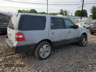 2007 Ford Expedition Eddie Bauer z VIN 1FMFU18567LA74158, wystawiony jako Copart lot #60970275 z przebiegiem 219 450 mil mil oraz Szkoda całkowita • Salvage title. Historia ofert i sprzedaży dostępna na DreamBid. Obrazek 3.