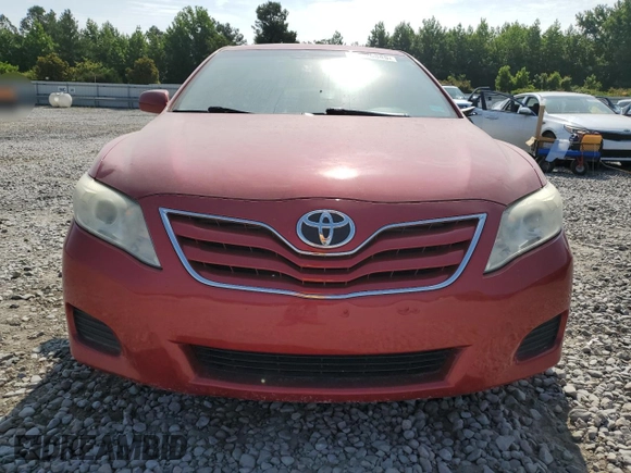 2011 Toyota Camry LE z VIN 4T4BF3EKXBR097272, wystawiony jako Copart lot #59220845 z przebiegiem Nie podano mil oraz Szkoda całkowita • Salvage title. Historia ofert i sprzedaży dostępna na DreamBid. Obrazek 5.