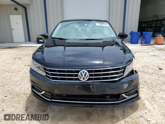 2018 Volkswagen Passat SE z VIN 1VWBA7A35JC038246, wystawiony jako Copart lot #56144005 z przebiegiem 67 561 mil mil oraz Czysty tytuł • Clean title. Historia ofert i sprzedaży dostępna na DreamBid. Obrazek 5.