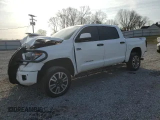 2020 Toyota Tundra 2WD SR5 with VIN 5TFEY5F13LX264143, listed as a Copart auction lot 44060595 with 67,796 mi miles and Salvage Title. Bid and sale history available at carsss.com. Image 1.
