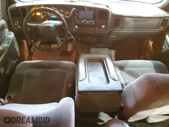 2000 Chevrolet Silverado 1500 LS with VIN 2GCEC19V2Y1344835, listed as a Copart auction lot 45058925 with 251,702 mi miles and Clean Title. Bid and sale history available at carsss.com. Image 8.