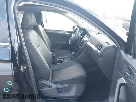 2024 Volkswagen Tiguan SE с VIN 3VVMB7AX6RM176241, выставлен на аукционе IAAI как лот 41835966 с пробегом 2 269 миль миль и . История ставок и продаж доступна на DreamBid. Изображение 5.