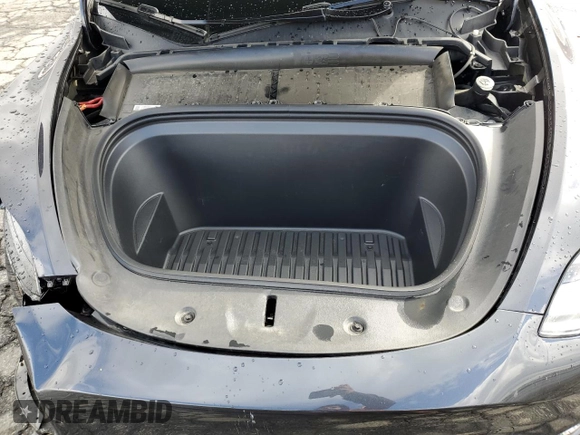 2024 Tesla Model Y Long Range z VIN 7SAYGAEE1RF107617, wystawiony jako Copart lot #48224405 z przebiegiem 10 637 mil mil oraz Szkoda całkowita • Salvage title. Historia ofert i sprzedaży dostępna na DreamBid. Obrazek 14.