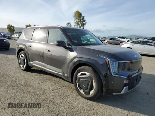 2024 Kia EV9 Land with VIN KNDADFS58R6027512, listed as a Copart auction lot 47490615 with 6,008 mi miles and Salvage Title. Bid and sale history available at carsss.com. Image 4.