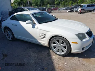 2004 Chrysler Crossfire z VIN 1C3AN69L74X004702, wystawiony jako IAAI lot #42250767 z przebiegiem 124 749 mil mil oraz . Historia ofert i sprzedaży dostępna na DreamBid. Obrazek 1.
