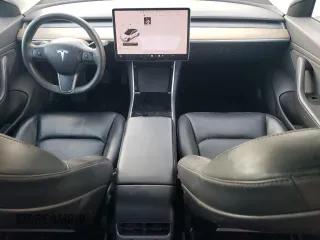 2019 Tesla Model 3 Mid Range with VIN 5YJ3E1EA5KF485116, listed as a Copart auction lot 49289295 with 39,911 mi miles and Salvage Title. Bid and sale history available at DreamBid. Image 8.