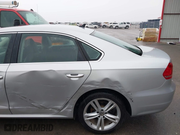 2015 Volkswagen Passat SE с VIN 1VWBV7A39FC031487, выставлен на аукционе IAAI как лот 41945088 с пробегом 171 742 миль миль и . История ставок и продаж доступна на DreamBid. Изображение 17.
