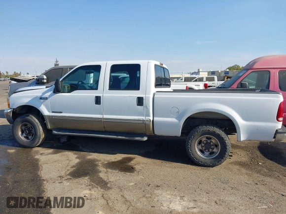 2000 Ford Super Duty F-250 XL with VIN 1FTNW21F5YEB57752, listed as a IAAI auction lot 40702428 with 323,191 mi miles. Bid and sale history available at carsss.com. Image 15.