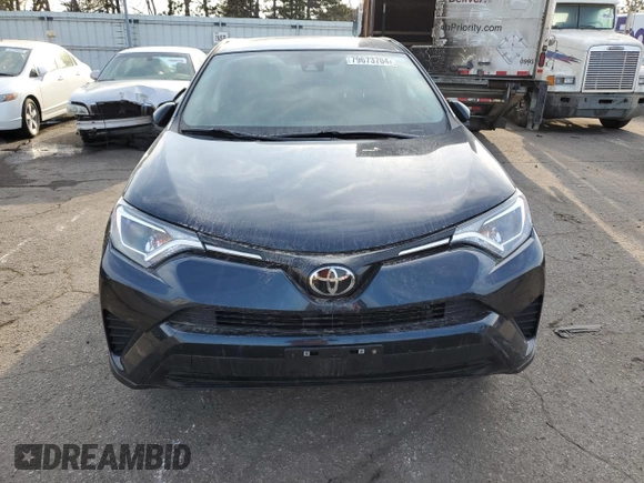 2017 Toyota RAV4 LE z VIN 2T3ZFREV7HW395560, wystawiony jako Copart lot #79673704 z przebiegiem 78 678 mil mil oraz Szkoda całkowita • Salvage title. Historia ofert i sprzedaży dostępna na DreamBid. Obrazek 5.
