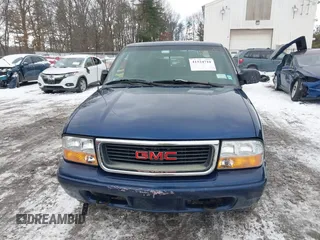 2002 GMC Sonoma SLS with VIN 1GTDT13W12K158613, listed as a IAAI auction lot 41524710 with 217,785 mi miles. Bid and sale history available at carsss.com. Image 12.