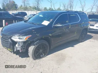 2021 Chevrolet Traverse LT Cloth z VIN 1GNERGKW8MJ246758, wystawiony jako IAAI lot #42008379 z przebiegiem 86 601 mil mil oraz . Historia ofert i sprzedaży dostępna na DreamBid. Obrazek 2.